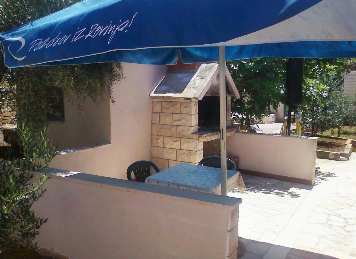 Apartments By The Sea Splitska, Brac - 2923 Postira Exterior photo